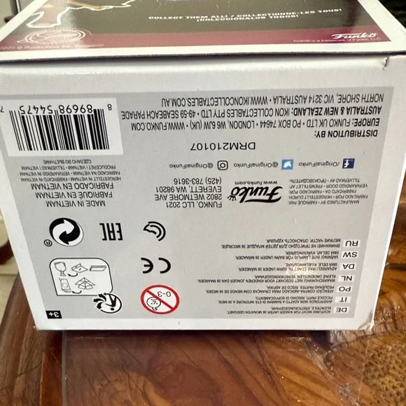 Funko Pop Selena in Sparkling Red Outfit - Picture 9 of 9